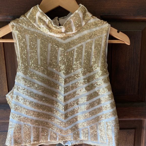Social Code gold shiny sequined open back crop top - Picture 4 of 8